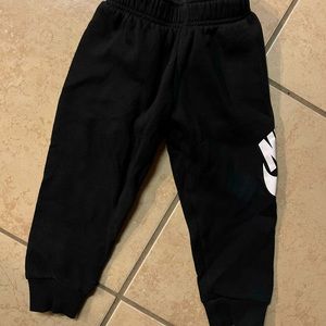 Boy’s Nike Joggers (4T)